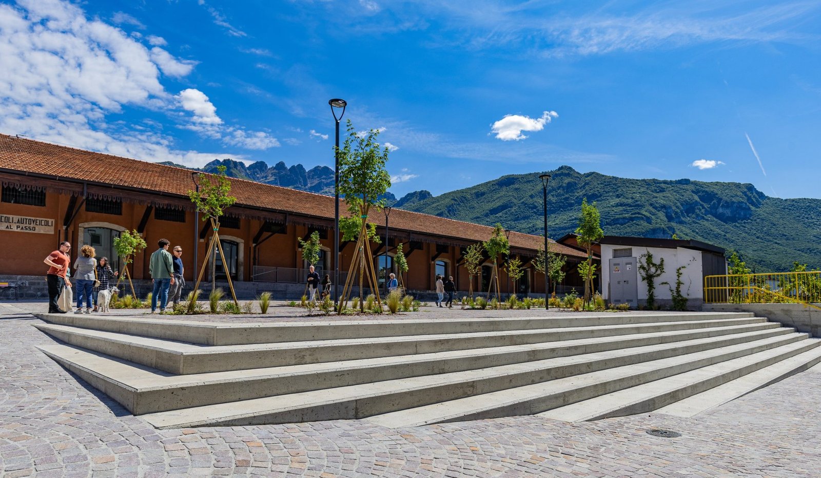 THE SMALL + THE GREEN: the new stepped square of Piazzale Cassin in Lecco